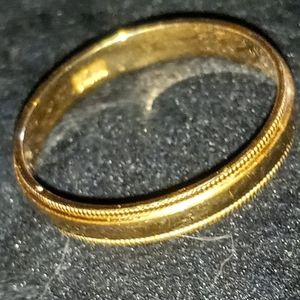 Solid gold ring 14 k 3.77g